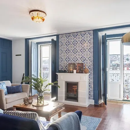 Апартаменты Bella Vista - Modern Classic In Heart Of City *