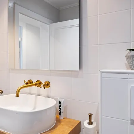 Bella Vista - Modern Classic In Heart Of City